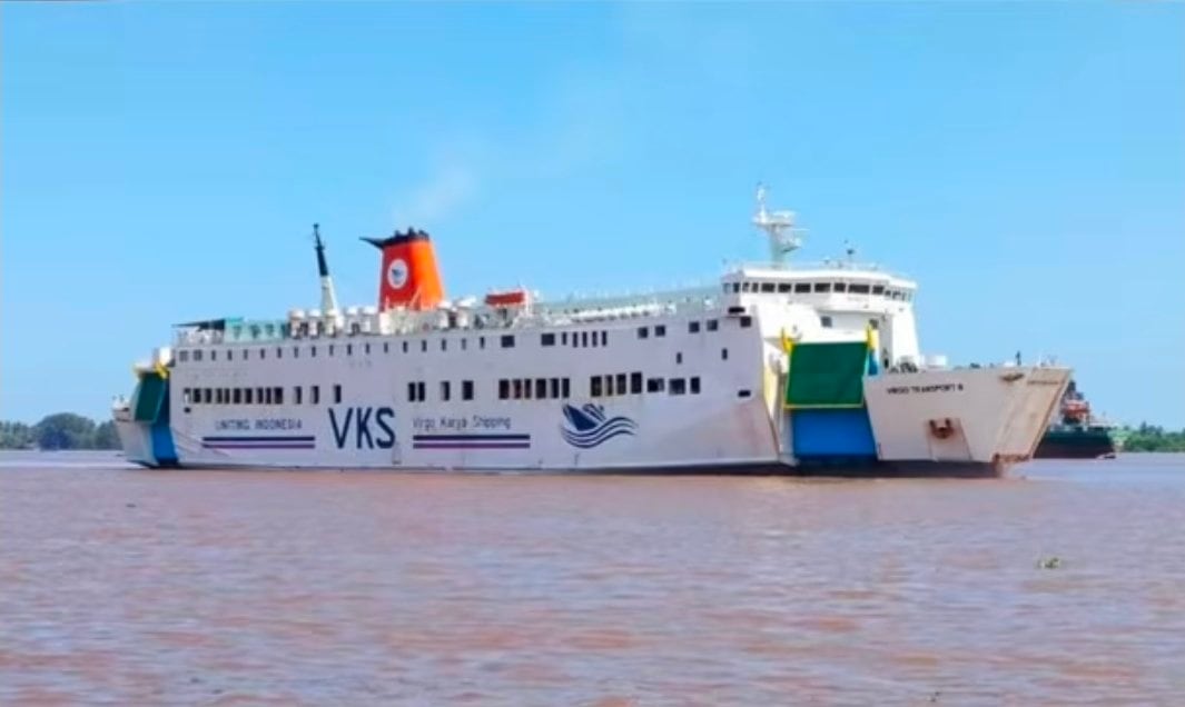 Naufragio de embarcación en el mar de Java deja decenas de desaparecidos