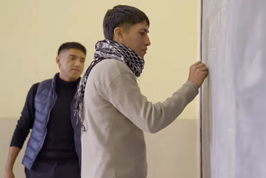 Agustín pudo retomar la secundaria y en 2024 la terminó: