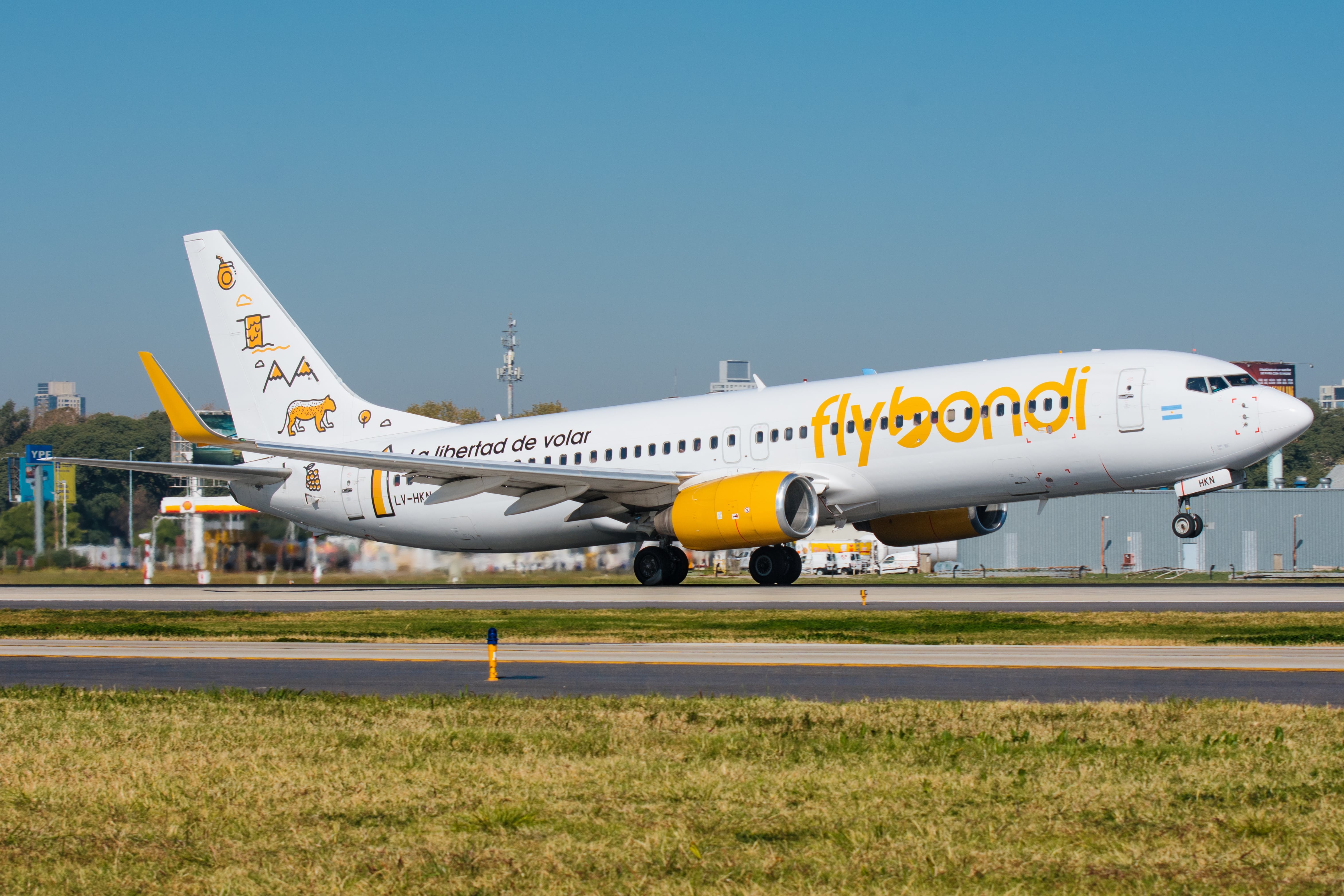 El Gobierno iniciará un sumario administrativo a Flybondi por cancelaciones en los vuelos