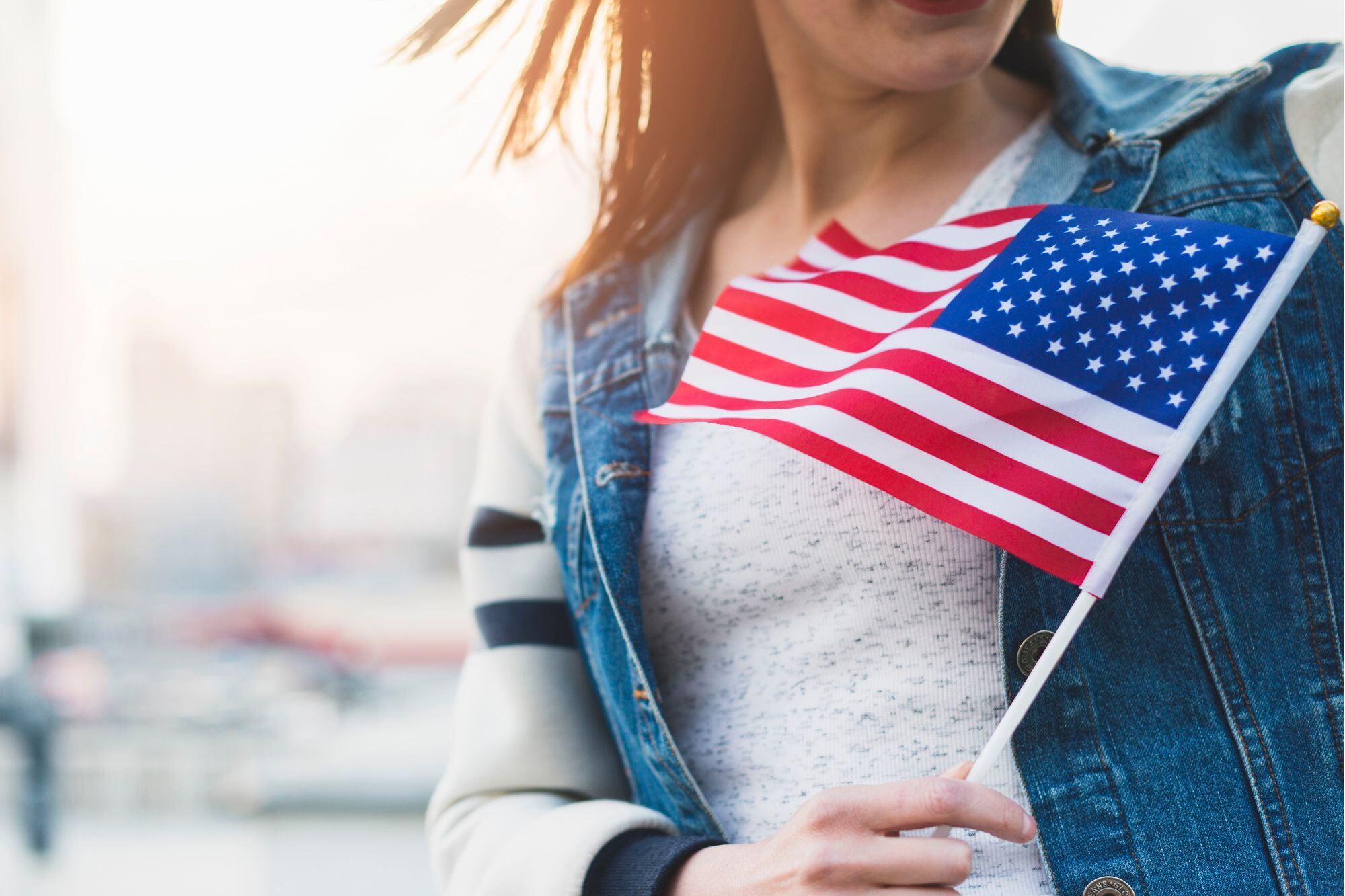 Para el proceso de naturalización, se debe contar con cinco años de residencia permanente en EE.UU.