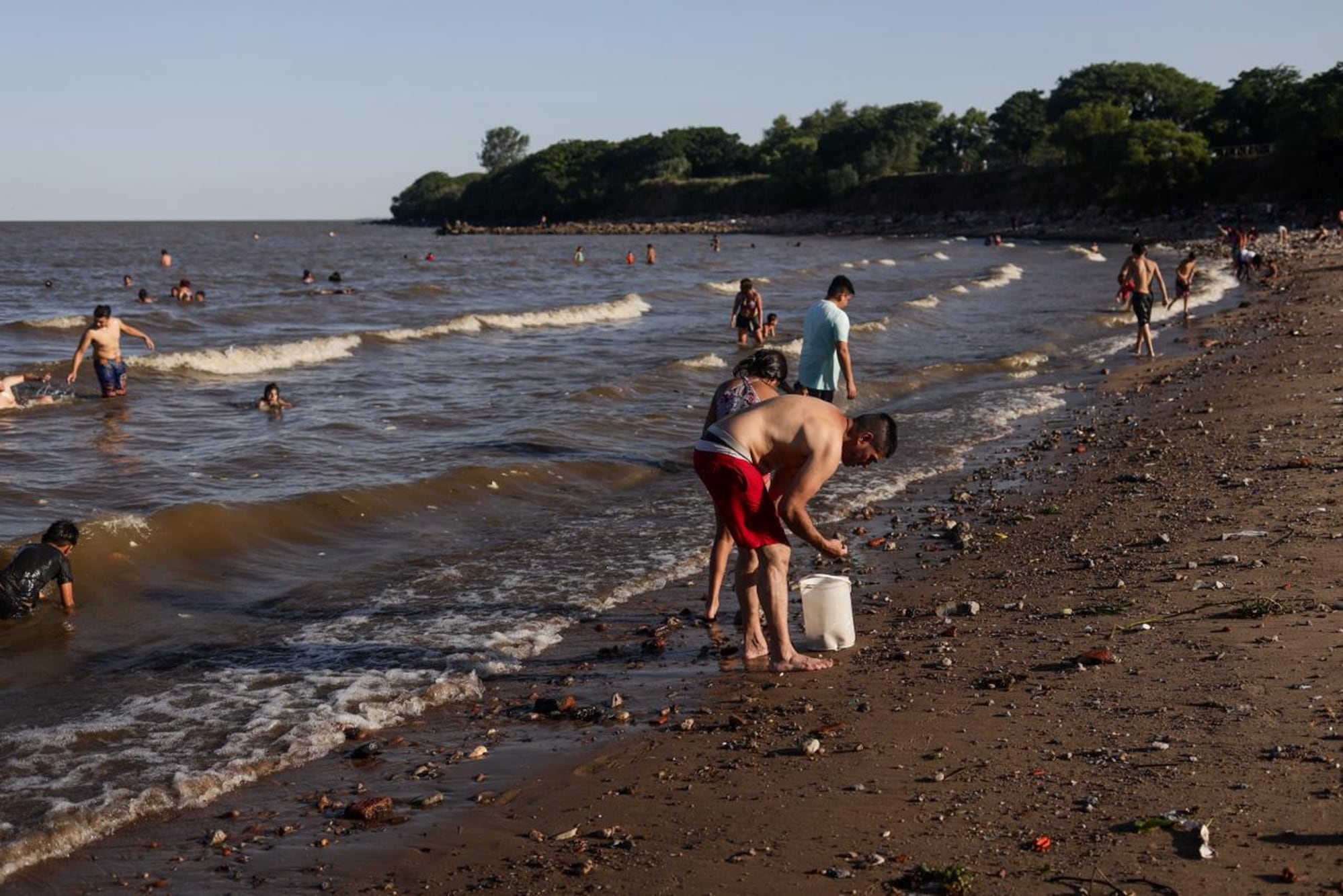 Este domingo, ante el calor agobiante la gente buscó alivio en la Reserva Ecológica Costanera Sur