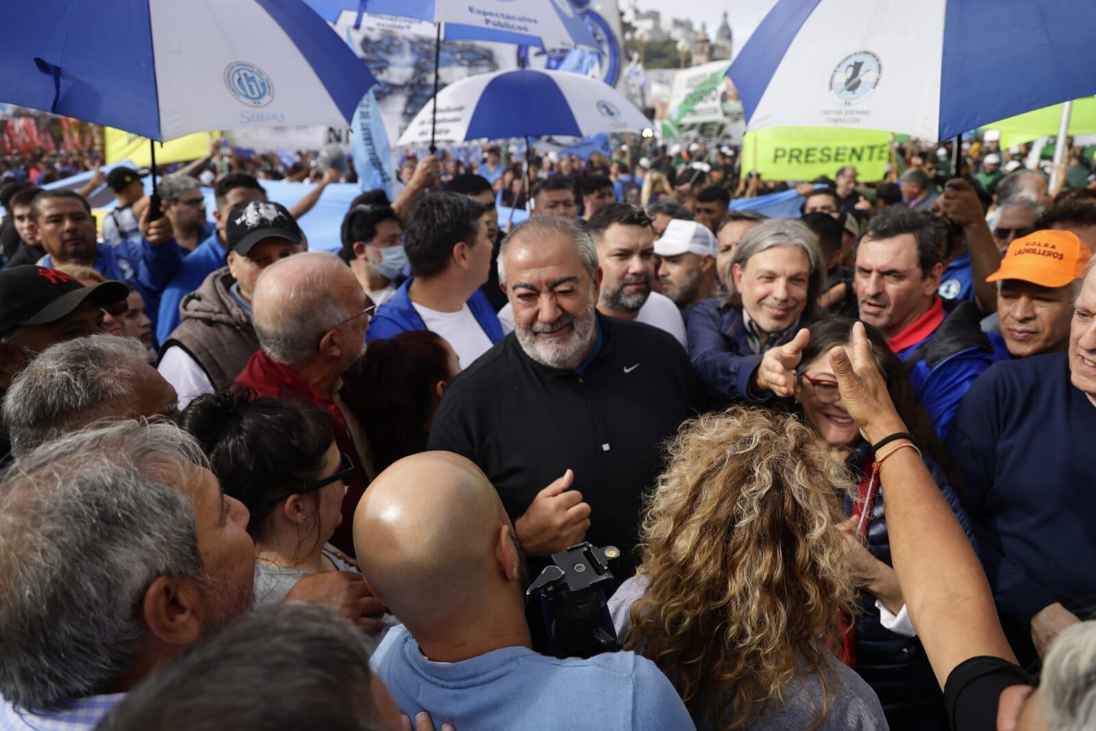 El secretario general de la CGT, Héctor Daer, en medio de la manifestación
