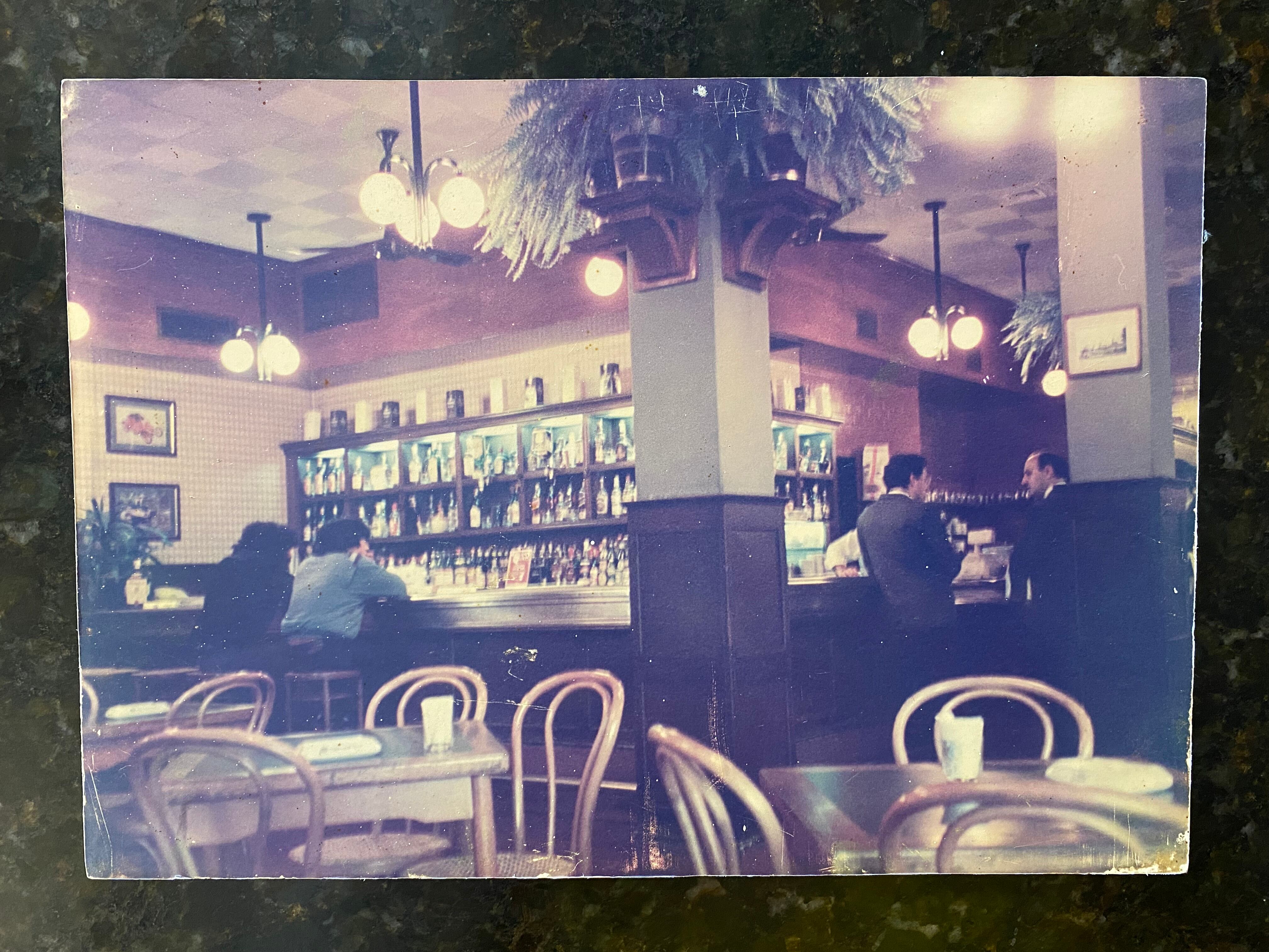El interior de La Biela a principios de los 90 y antes de las reformas