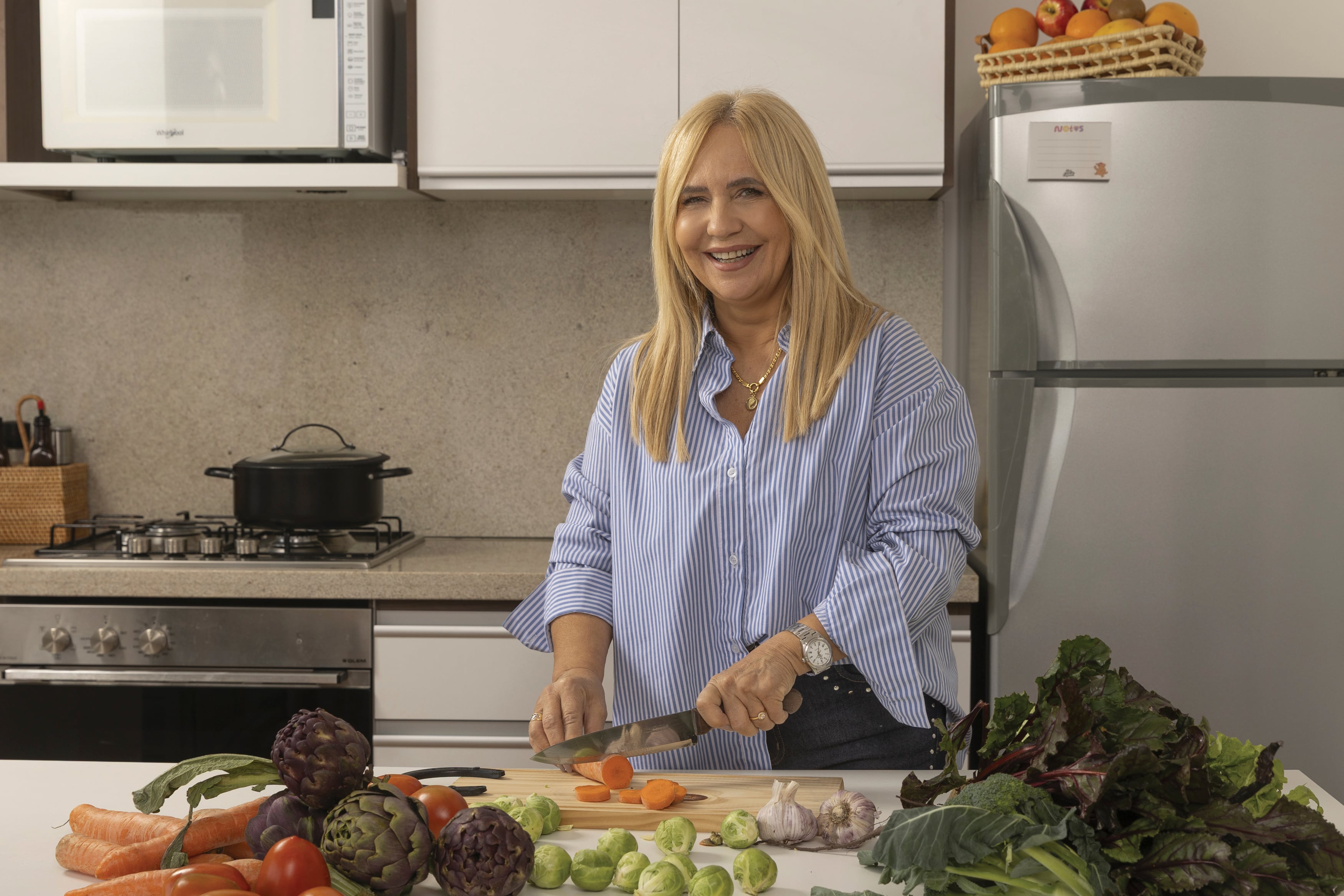 Gran cocinera, como su madre Rosa. Al mediodía, recibe a su nieto Valentino (17): después de entrenar, el hijo mayor de Wanda Nara y del ex futbolista Maxi López almuerza con ella