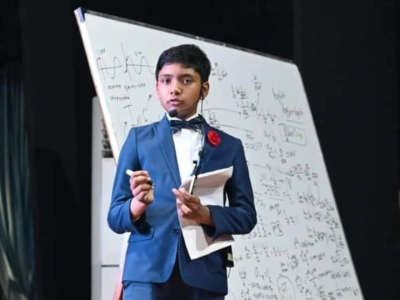 Fue niño genio a los dos años y profesor universitario a los siete: hoy es viral por enseñar a soltar amistades tóxicas