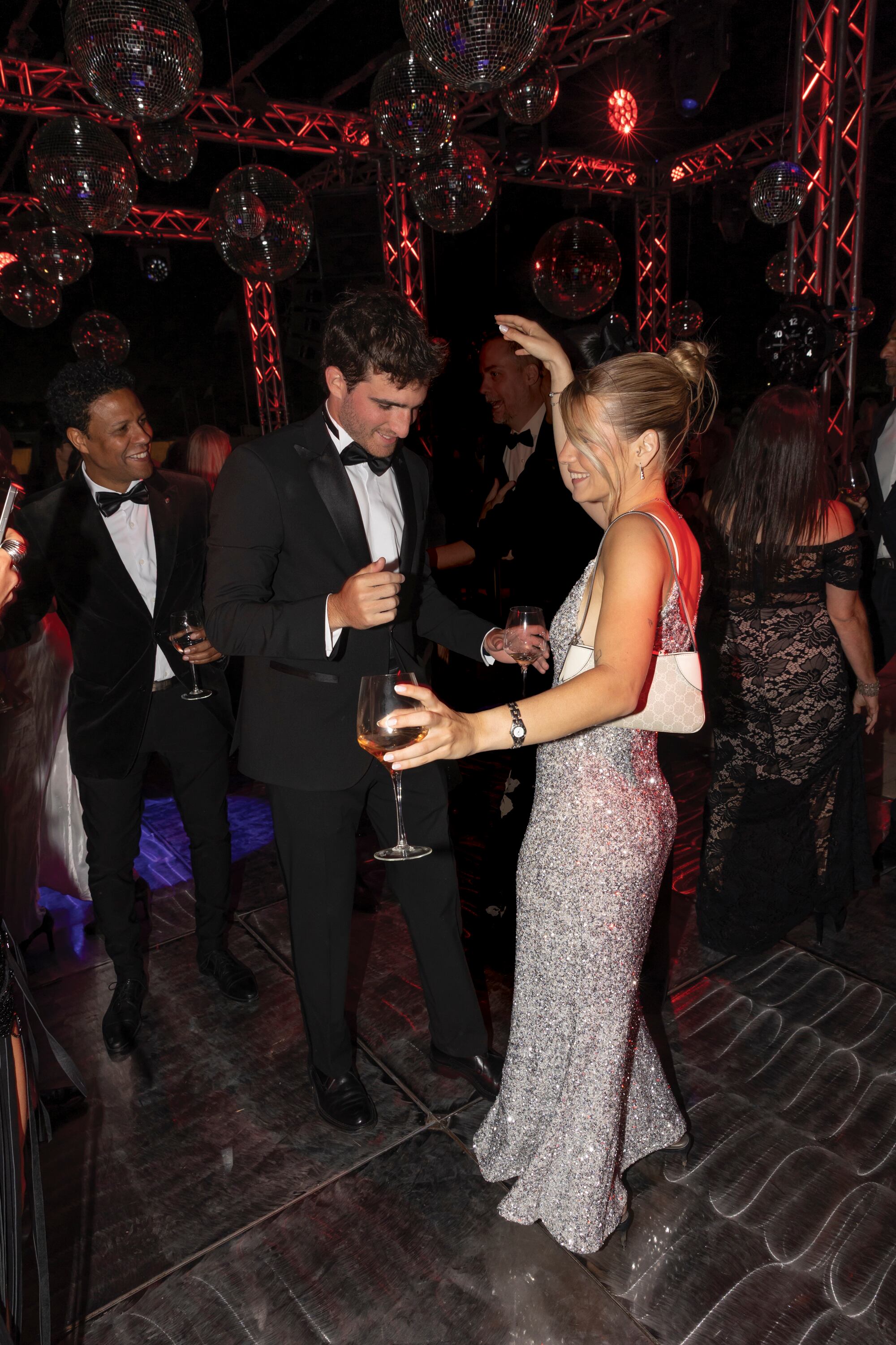 Valentín Yan y su novia Valentina, en la pista