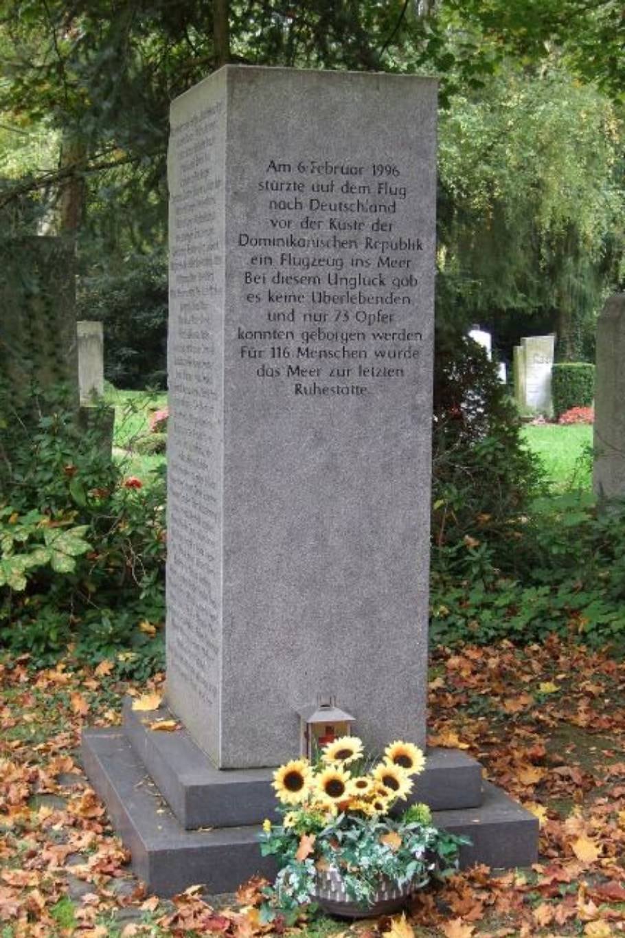 Monumento en homenaje a las víctimas del vuelo 301 en Frankfurt, Alemania
