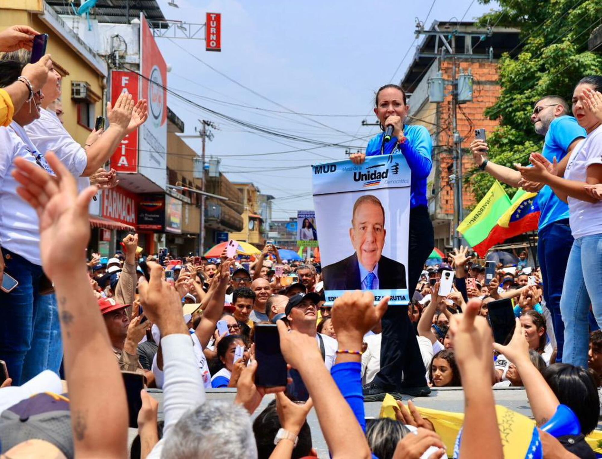 Con el impulso decisivo de Corina Machado, González Urrutia levanta el perfil en la campaña electoral venezolana