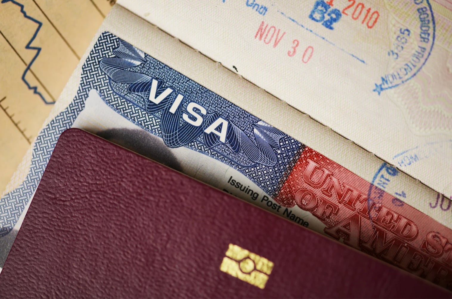 El 18 de julio Uscis anunció nuevos requisitos para los solicitantes de una visa de trabajo (Canva)