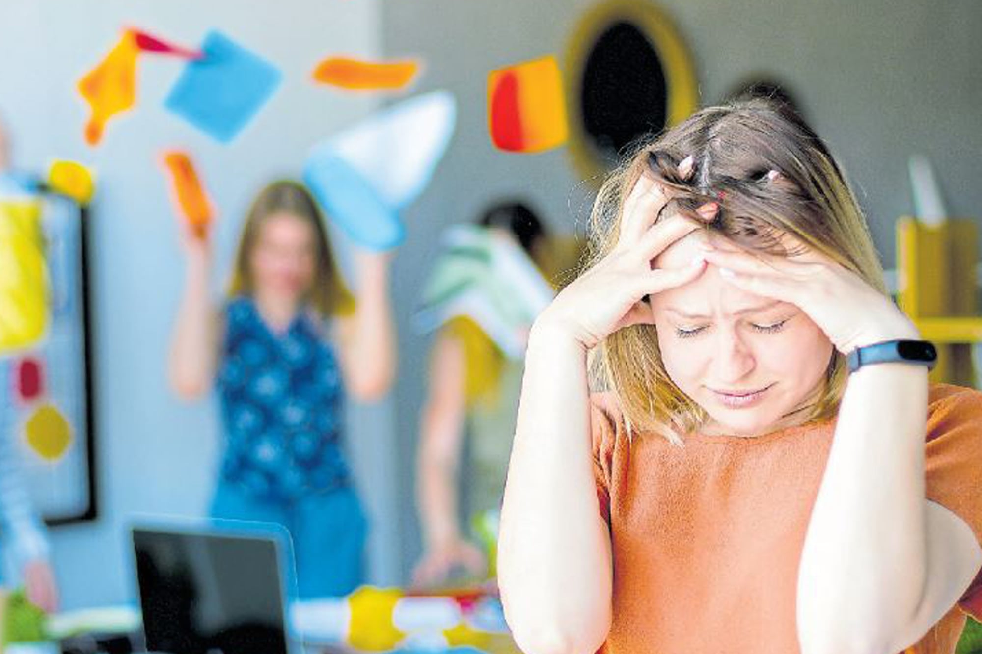 Los efectos del agotamiento no tardan en aparecer. Los encuestados reconocieron que, cuando se sienten abrumados, son más propensos a cometer errores en el trabajo (Archivo)