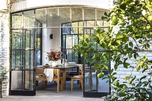 “Por fuera, quisieron mantener el estilo clásico de chalet; pero buscaban interiores cancheros y actuales”