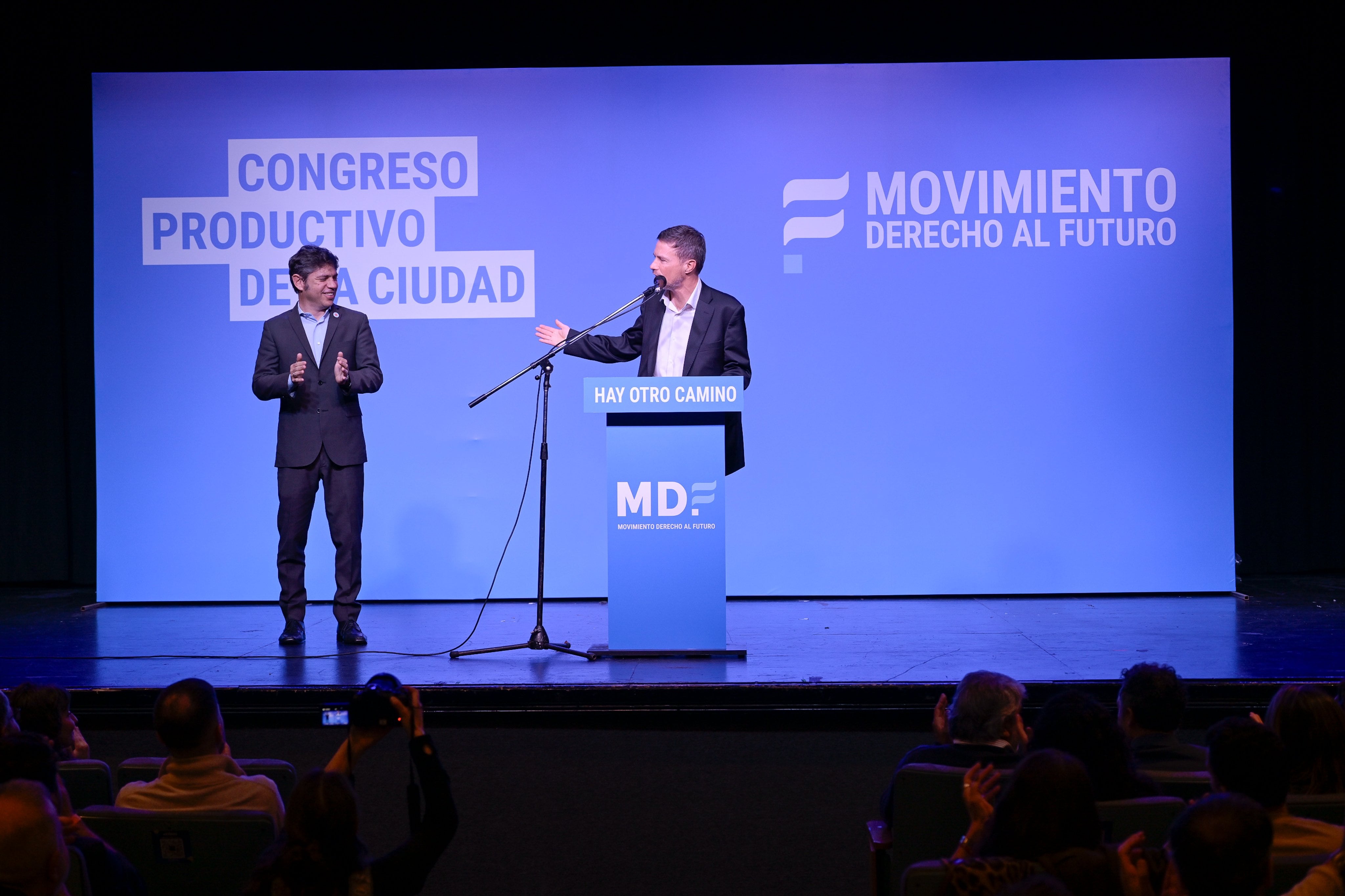 Axel Kicillof desembarcó en la ciudad de Buenos Aires con una actividad de su agrupación 6 El ministro de Producción bonaerense, Augusto Costa, presentó a Kicillof en el Congreso Productivo de la Ciudad