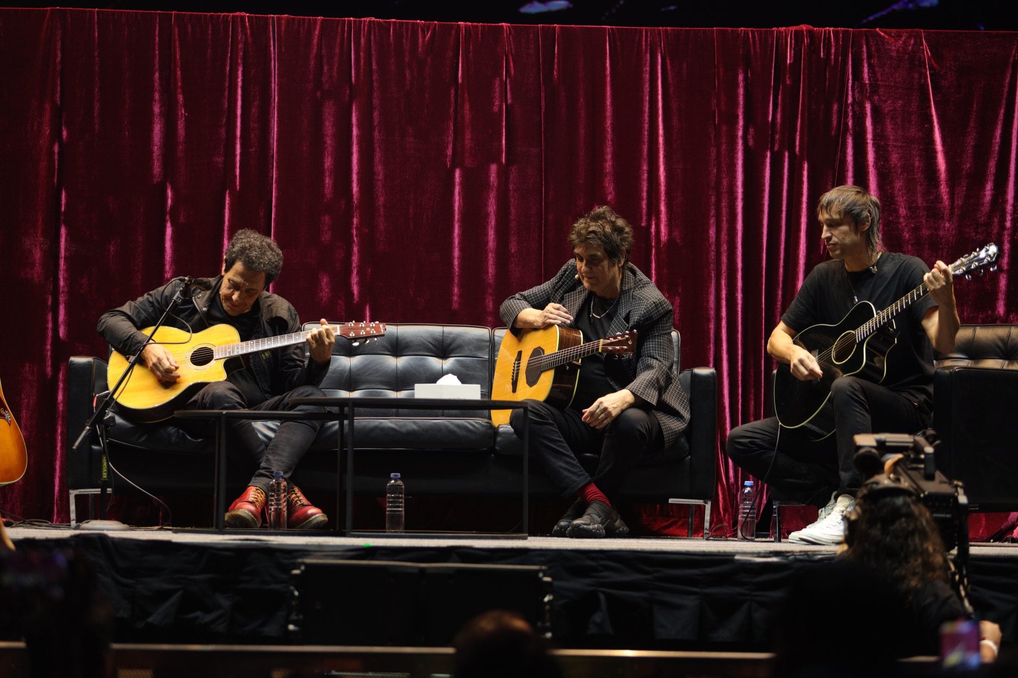 Divididos y su guitarreada de cierre, en el Movistar Arena