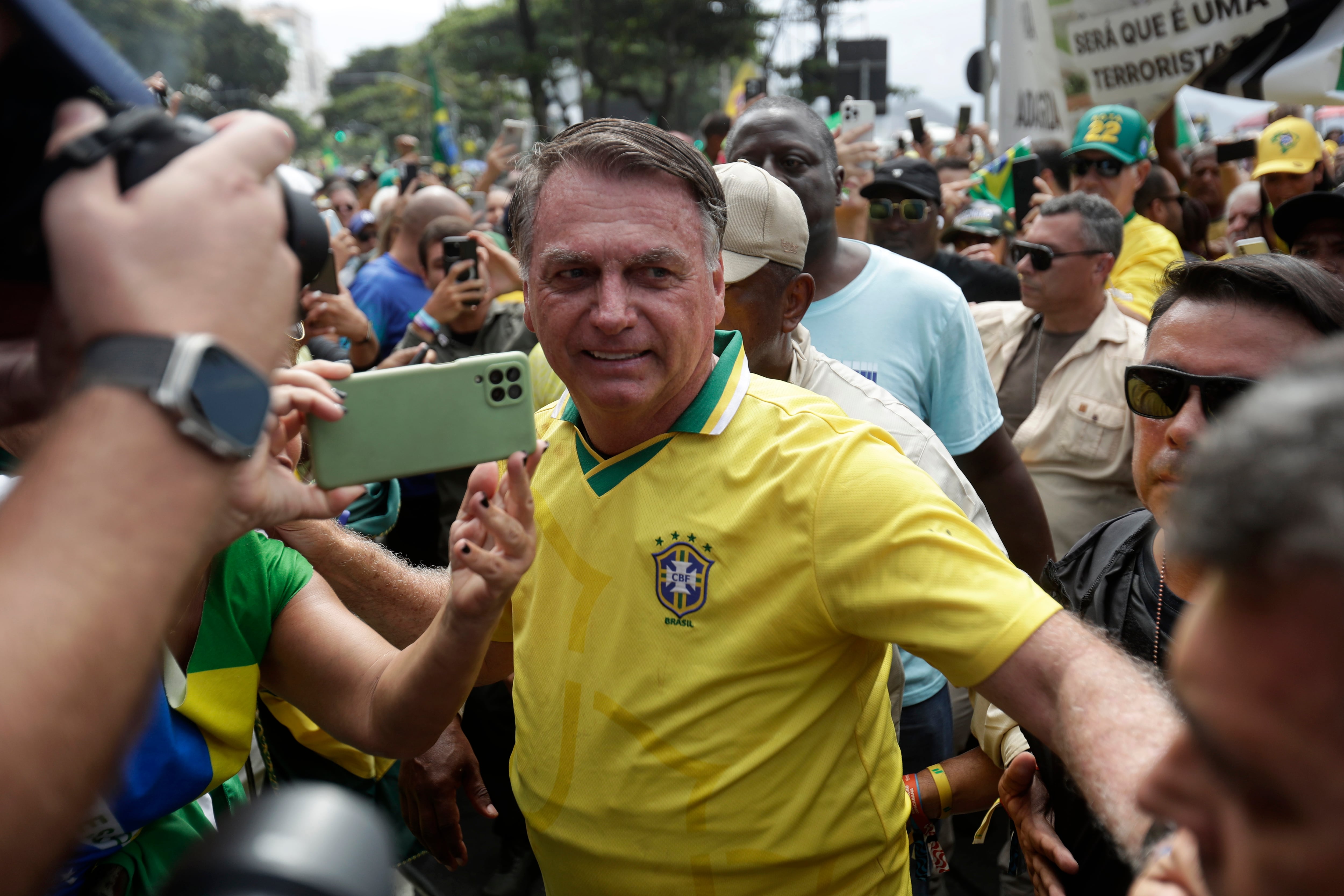 Arrestan al expresidente de Brasil Jair Bolsonaro y lo envían a la cárcel