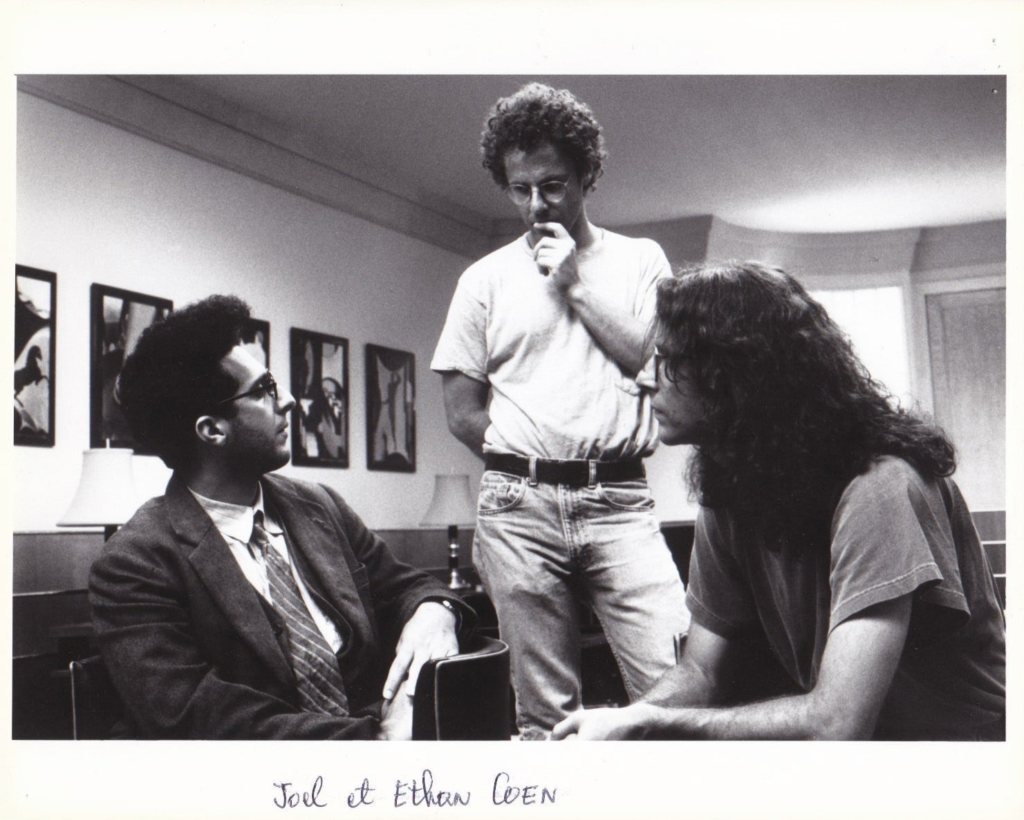 Los hermanos Coen con John Turturro durante el rodaje del film