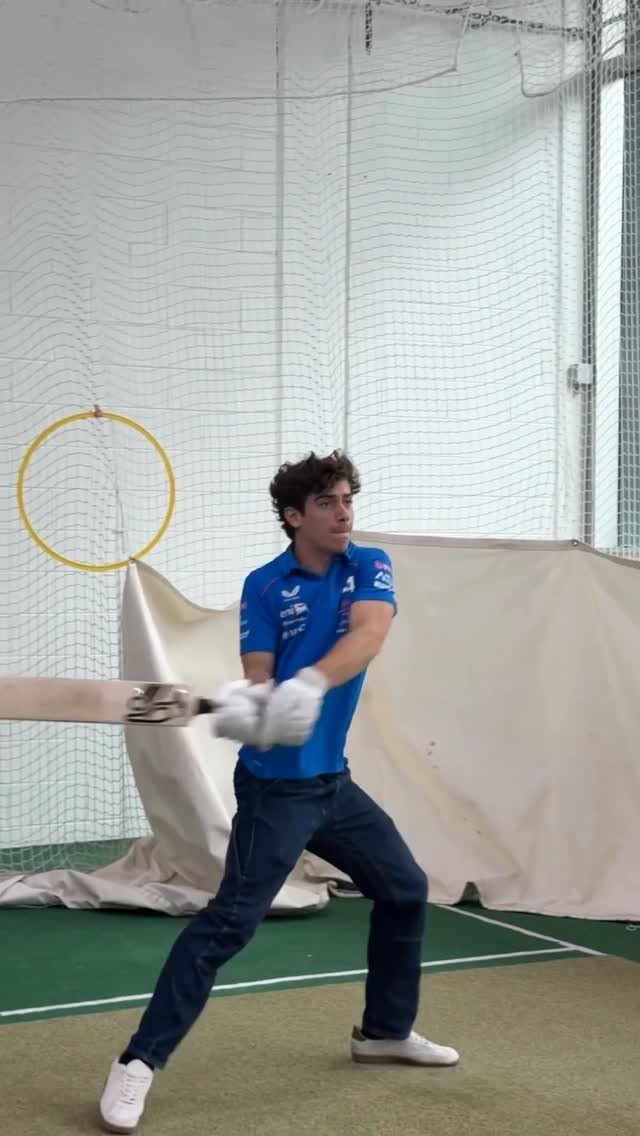 Si bien el argentino puso todo de sí, descubrió que el deporte no era tan sencillo (Foto: Instagram @alpinef1team)