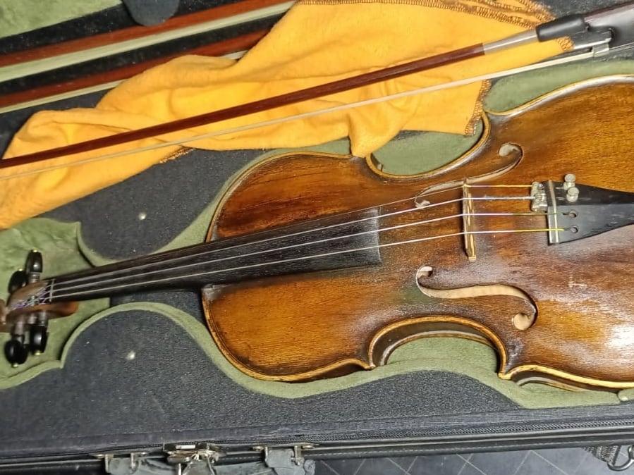 Restituyeron a una familia francesa un violín robado por los nazis en 1940