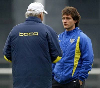 Carlos Bianchi, el entrenador que marcó una era en Boca, y Guillermo Barros Schelotto;