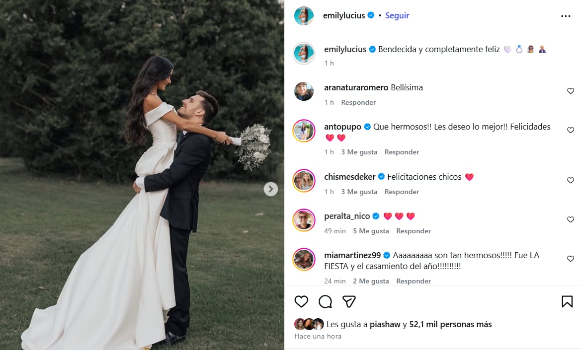 Emily no pudo contener la emoción al comunicar su casamiento en las redes sociales