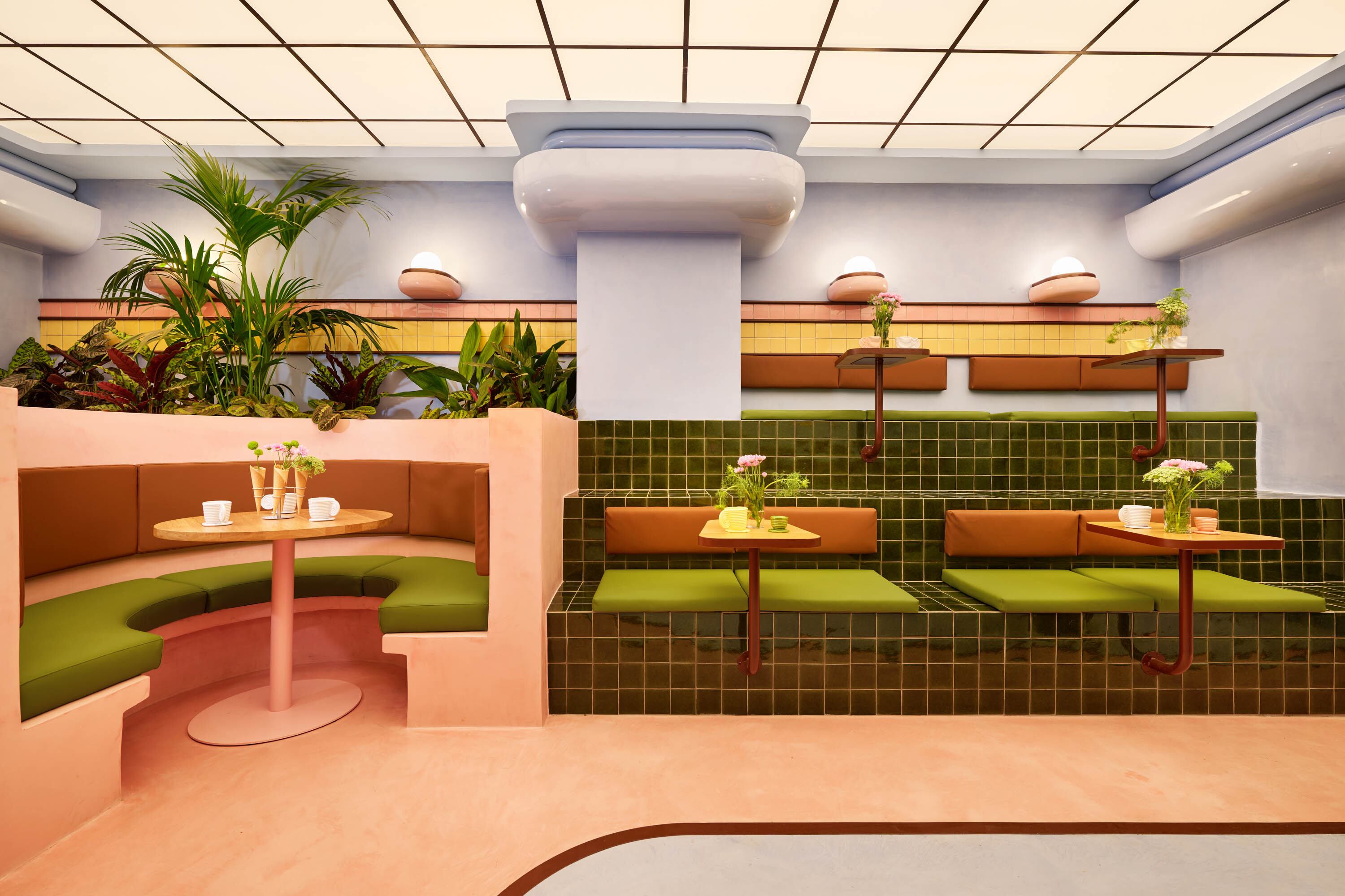 Amiko Gelato, en Barcelona, es solo un ejemplo de sus propuestas surrealistas, coloridas y desenfadas para múltiples proyectos gastronómicos y espacios de trabajo.