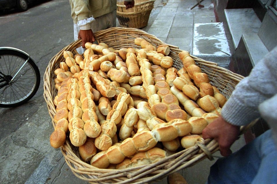 “Sale un pan arrugado”: panaderos alertan problemas en la calidad de la harina