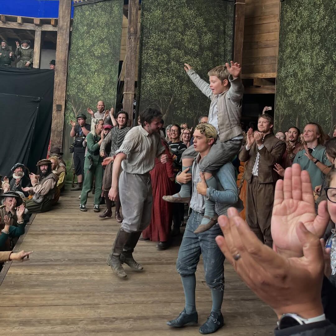 Noah y Jacobi Jupe como Hamlet y Hamnet al finalizar el rodaje (Foto: Instagram @jacobijupe)