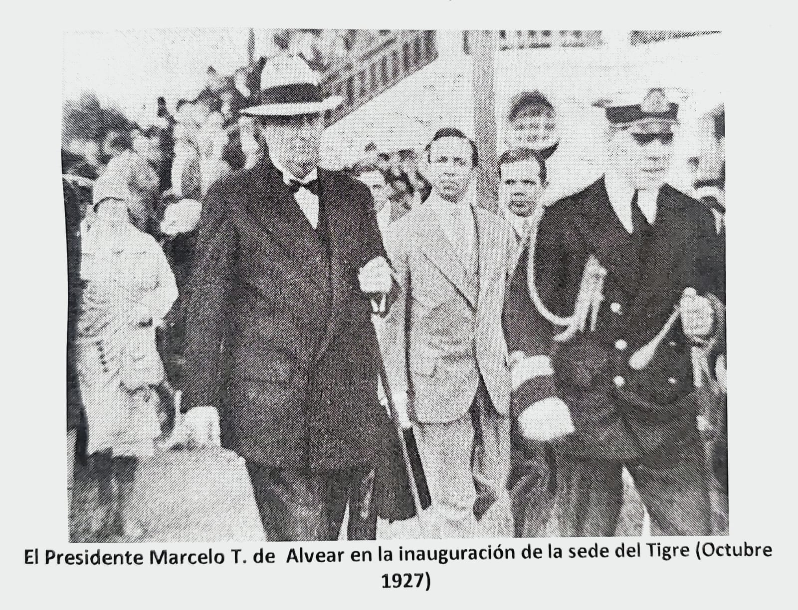 30 de octubre de 1927. El club inauguró su sede con el presidente Marcelo Torcuato de Alvear entre los invitados. Las crónicas hablaron de una “brillante fiesta social”, con la escalinata colmada y la institución echando raíces en Tigre