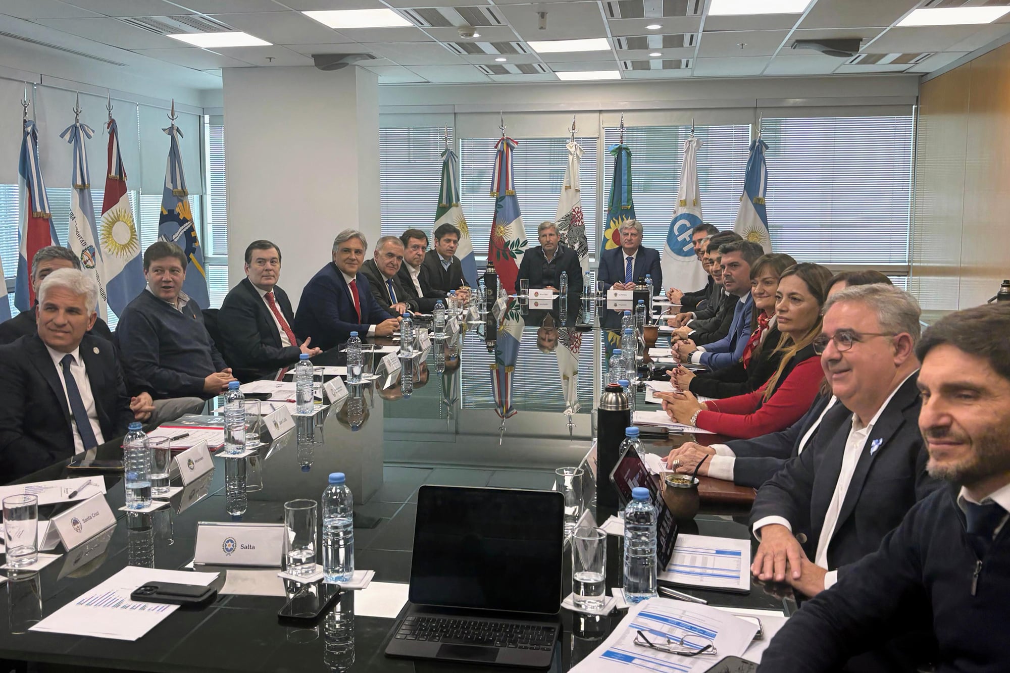 Desafiada por sus aliados, la Casa Rosada busca un pacto de gobernabilidad