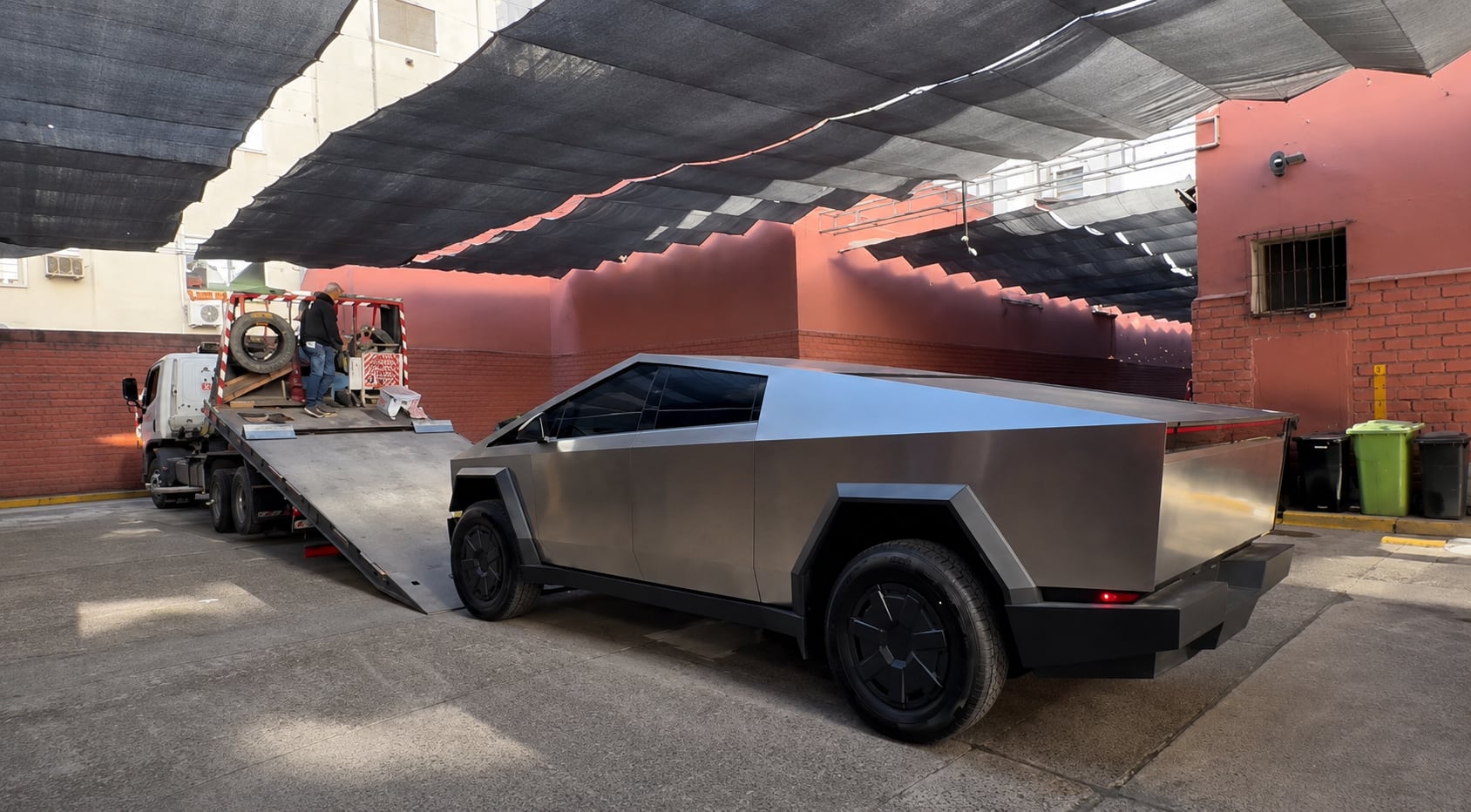 El traslado de la Tesla Cybertruck del diputado libertario a Jujuy costaría más de $5 millones