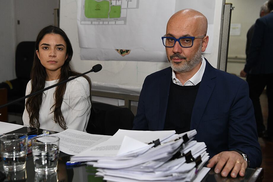El fiscal general Nicolás Amelotti y la prosecretaria Melanie Ayelén Solimano durante el alegato donde el MPF solicitó la pena de prisión perpetua para el acusado del homicidio del ingeniero Mariano Barbieri