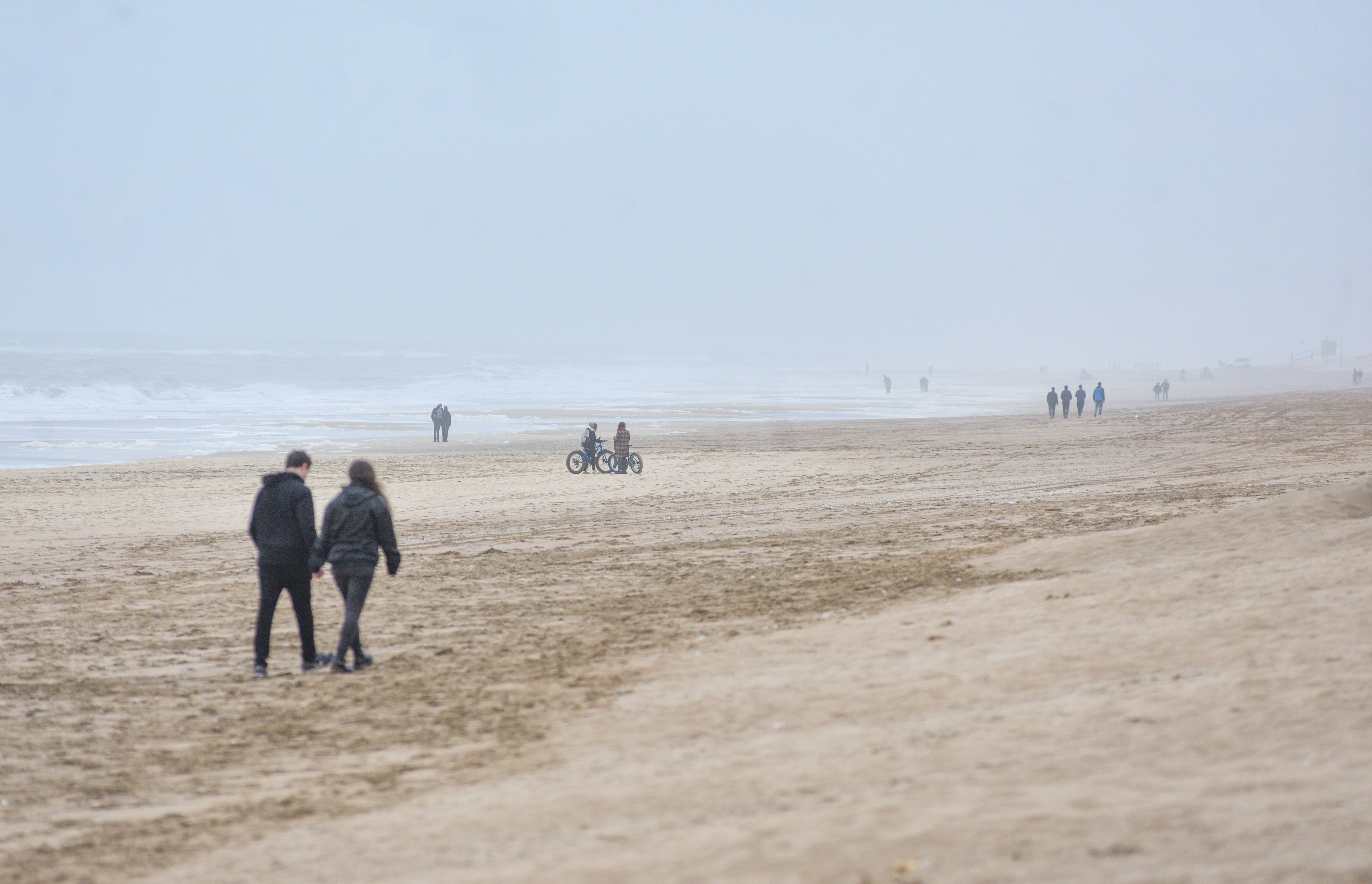 Un fin de semana opaco, de playas con una cortina de bruma casi permanente