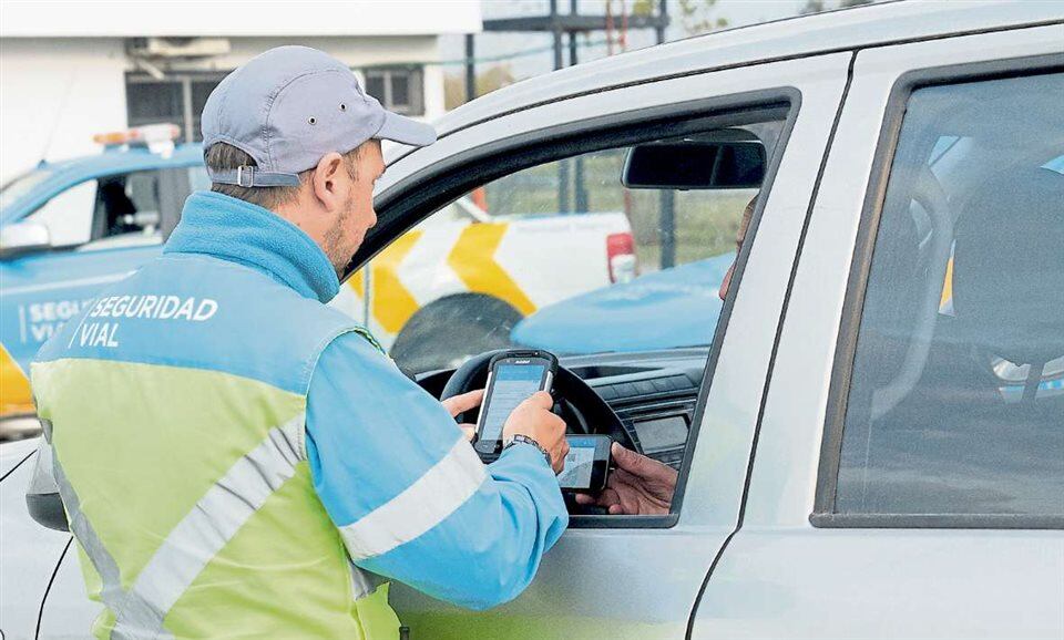 La cédula azul ya no será necesaria para circular