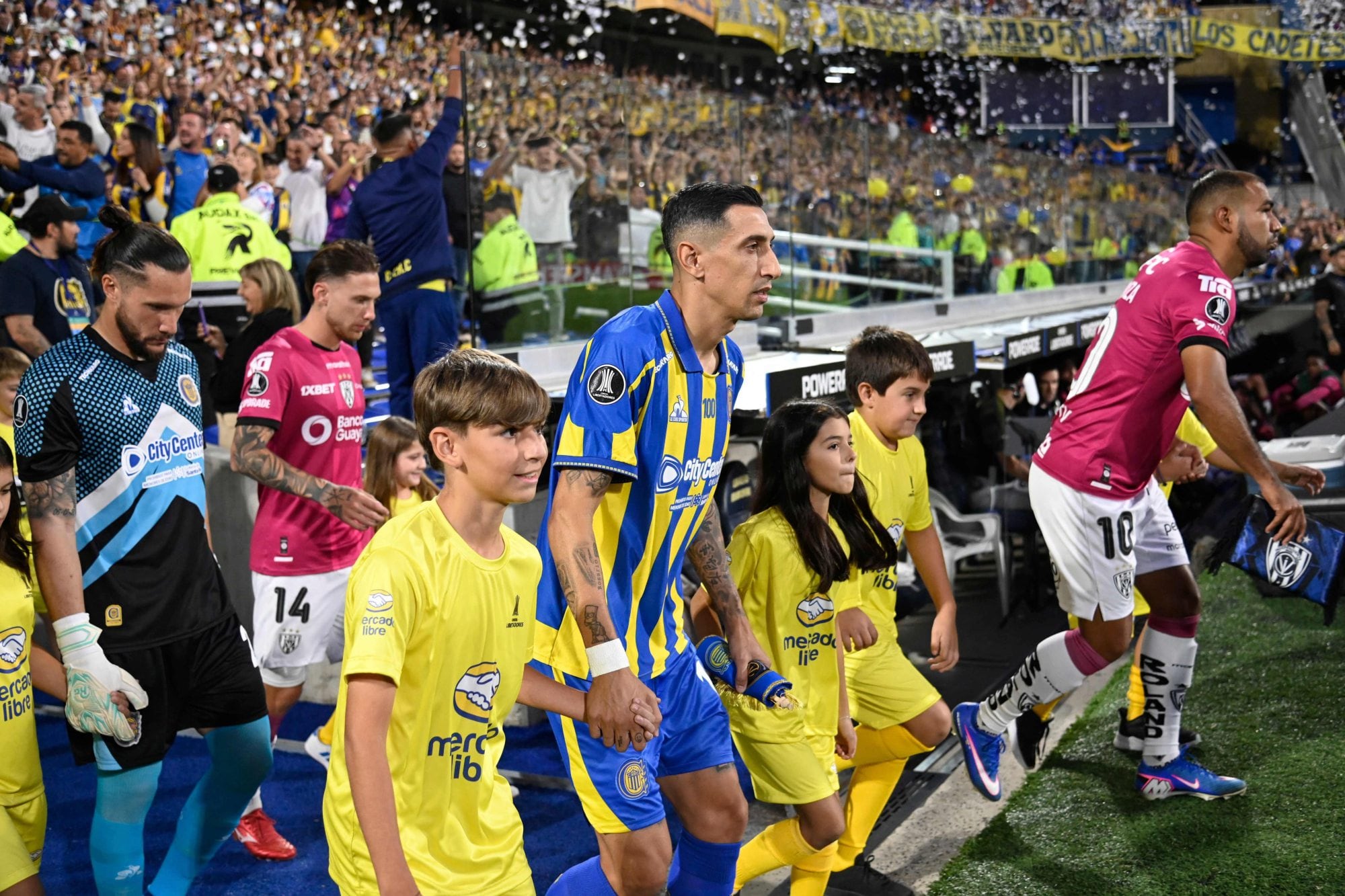 Di María, emocionado, en el ingreso al estadio