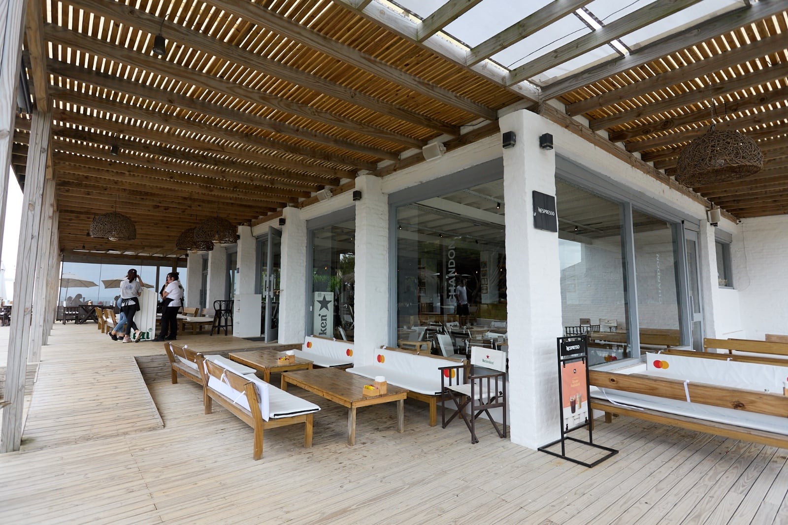 Restaurante Zur, una de las de cinco propuestas gastronómicas exclusivas para disfrutar la noche de Año Nuevo en Pinamar, con opciones que destacan por su ambiente sofisticado, menús gourmet y vistas únicas en la costa argentina