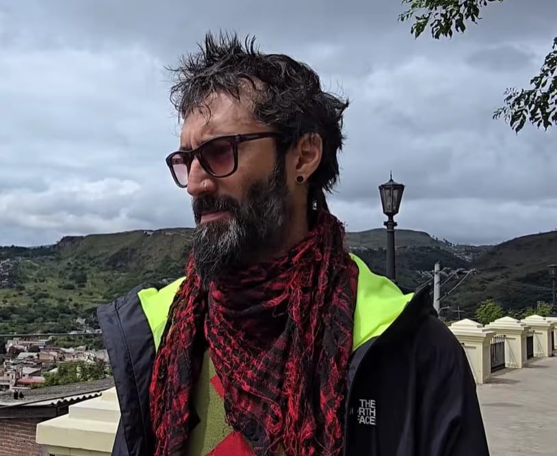 Según su estimación, una persona sola que alquila necesita menos de 800 dólares mensuales para vivir en la ciudad (Captura: YouTube / Historias de Migrantes)
