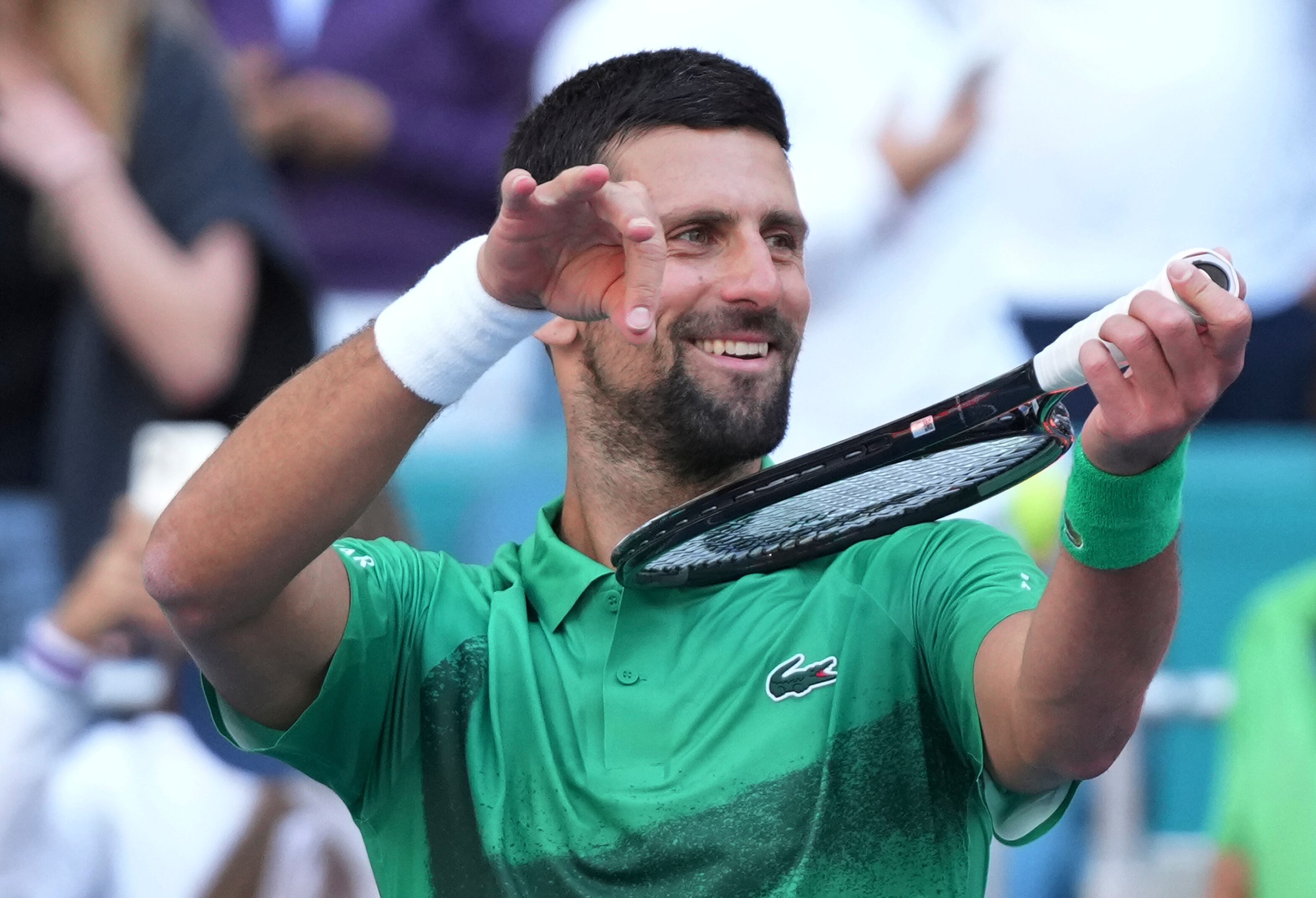 Novak Djokovic persigue su título N°100 en el circuito ATP; ya está en octavos de final