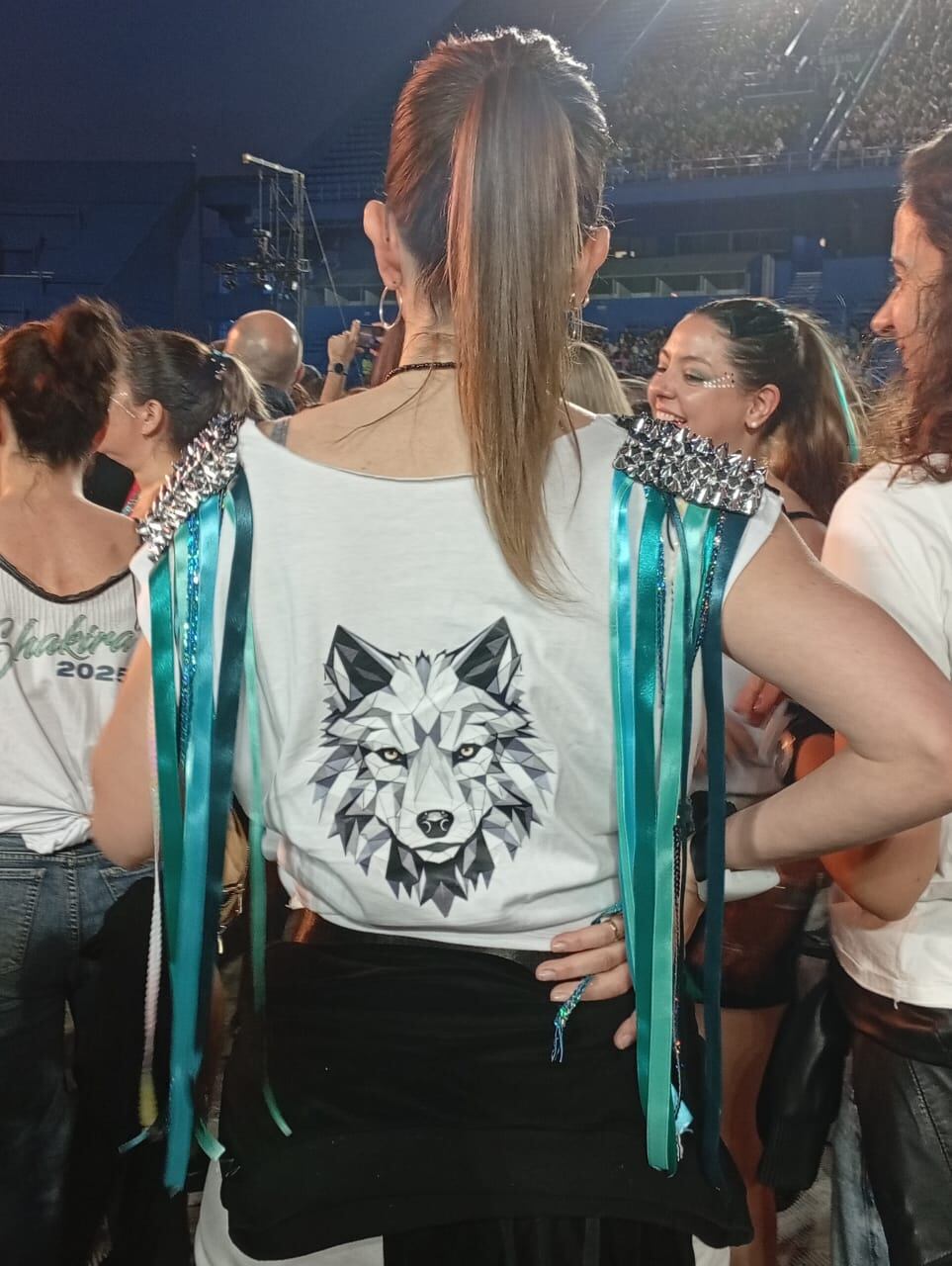 Algunas fans de Shakira se lucieron con sus atuendos muy a tono con su ídola