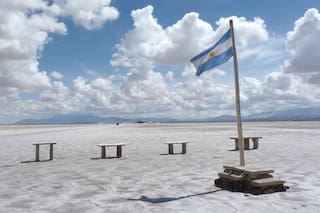 Mercados financieros de Argentina caen por toma de ganancias, inversores atentos a cuestiones domésticas