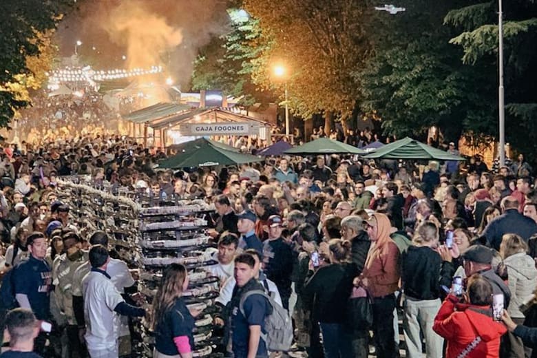 Tandil recupera el récord del salame más largo del mundo en el Festival Chacinar