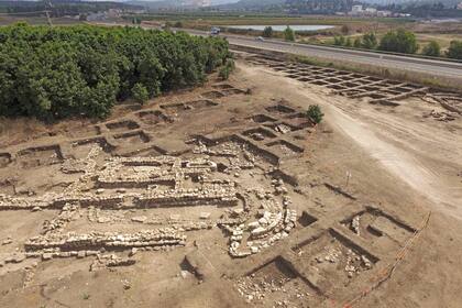 Se hallaron fortificaciones de unos veinte metros de largo y dos de alto, explica Dina Shalem, otra arqueóloga