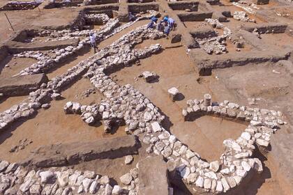 Está en Esur, cerca de la ciudad de Hadera. Es el sitio más grande y más importante de la Edad de Bronce
