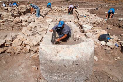 La Autoridad de Antigüedades de Israel (AIA) presentó el domingo en el centro de Israel los restos de una ciudad construida hace 5.000 años