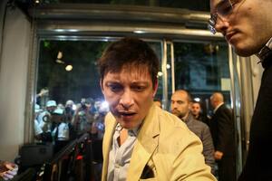 El gesto intimidante de Santiago Caputo con un fotógrafo