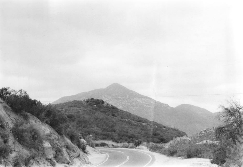 El distrito histórico protegido abarca 510 acres y llega hasta la cumbre de Tecate Peak, a 3885 pies de altura