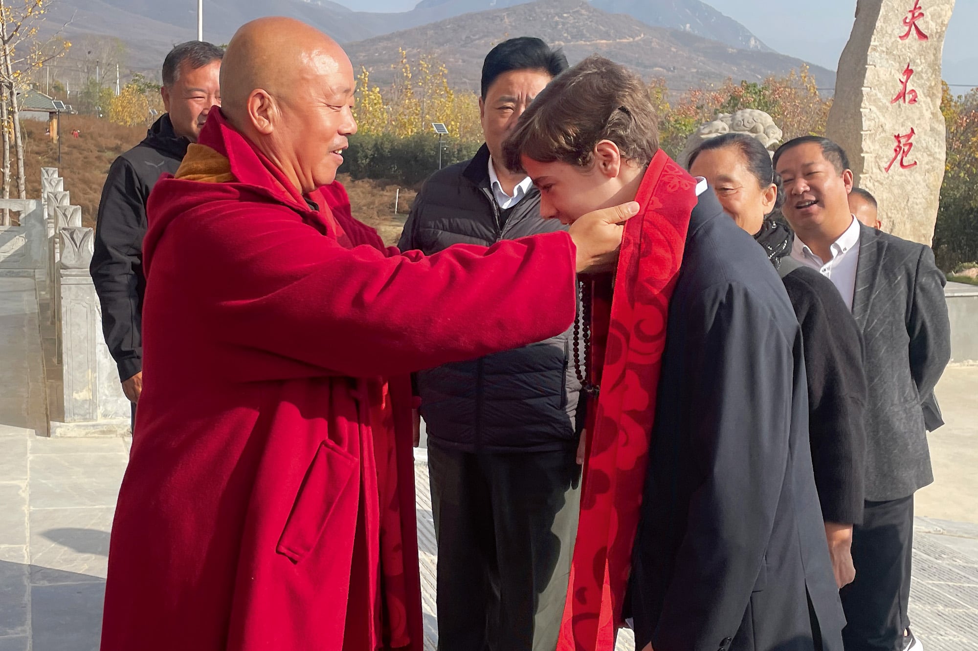 Simeón es recibido por el gran maestro Wang Hengying, quien fue su guía e instructor principal. El joven contó a ¡HOLA! que la historia de ese centro de artes marciales