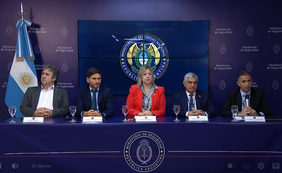 La ministra de Seguridad Nacional, Alejandra Monteoliva, y el gobernador de Santa Fe, Maximiliano Pullaro