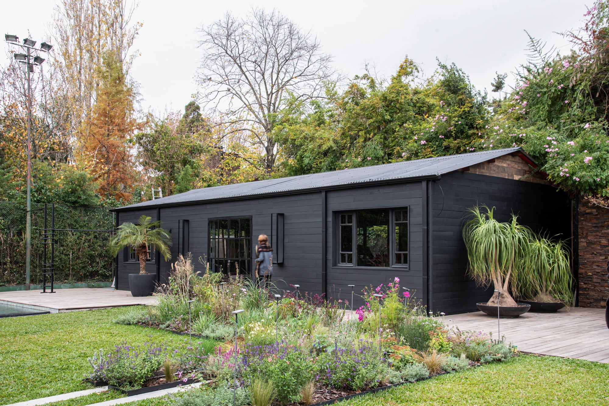 Canteros con diversidada de especies de estilo suelto