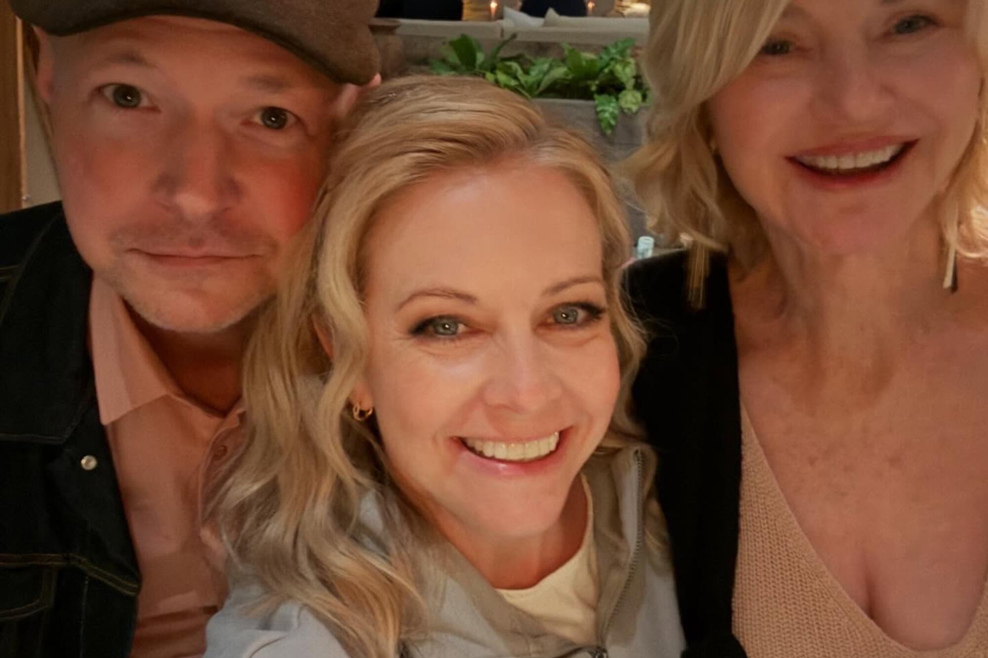 El encuentro reunió a Melissa Joan Hart y Beth Broderick, pero no contó con Caroline Rhea