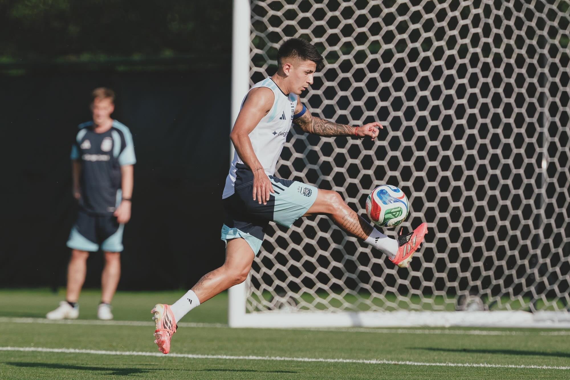 Mundial 2026, en vivo: España y Portugal buscan un lugar en octavos, y Argentina afina detalles para jugar con Cabo Verde 7 De potrero y también de equipo: Thiago Almada juega para los que saben de fútbol.