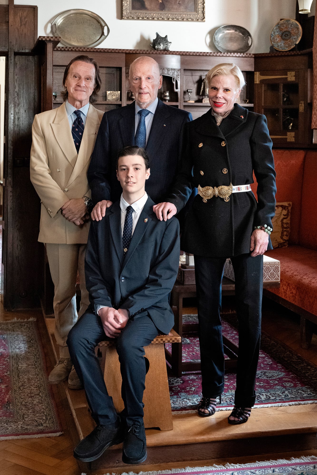 Cuando cumplió los 18, el año pasado, junto a sus padres, la princesa Kalina y Kitín Muñoz, y su abuelo Simeón, ex zar de Bulgaria. El próximo 3 de marzo, el príncipe participará junto con la Guardia Juvenil en el desfile del Día de la Liberación en Sofía, la capital búlgara